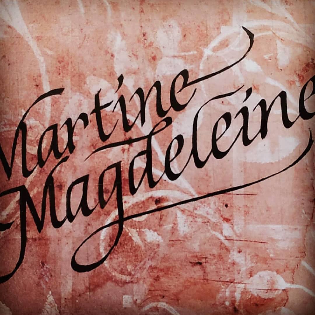 Calligraphie artistique — lettrage décoratif